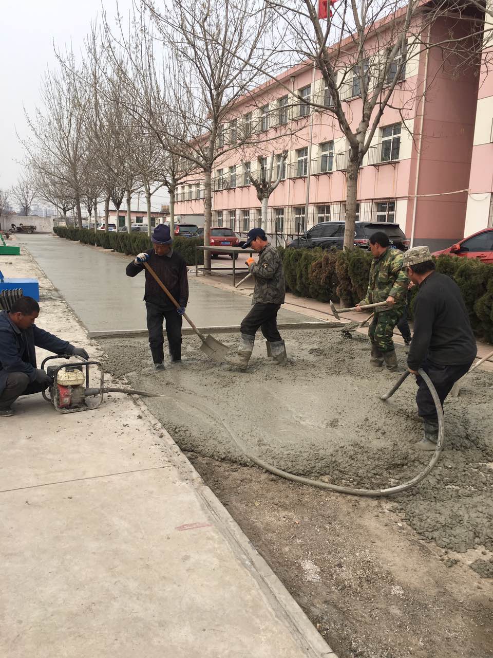 不加钢筋球场基础